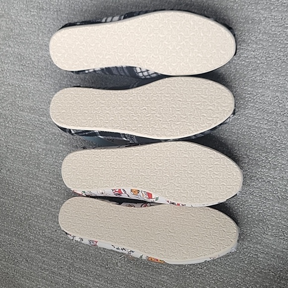 NWT holiday toms - Picture 4 of 4